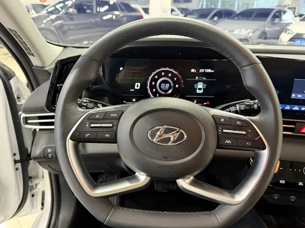 Hyundai Elantra 2023 — фото 11