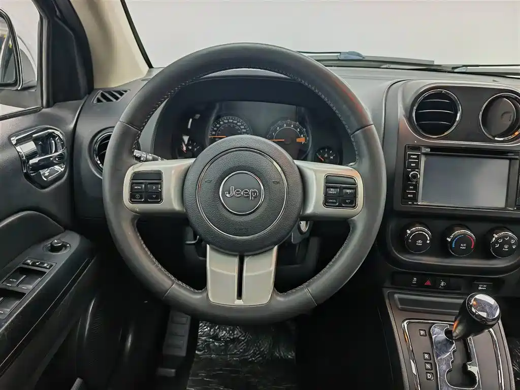Jeep Compass 2014 — фото 11