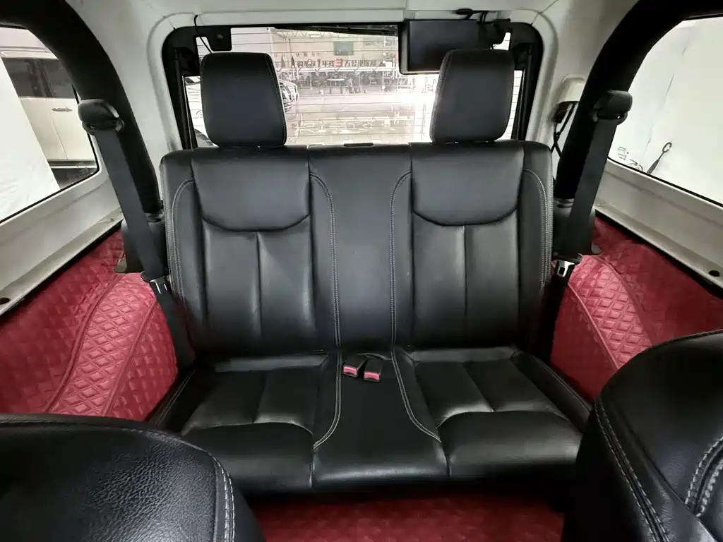 Jeep Wrangler 2014 — фото 10
