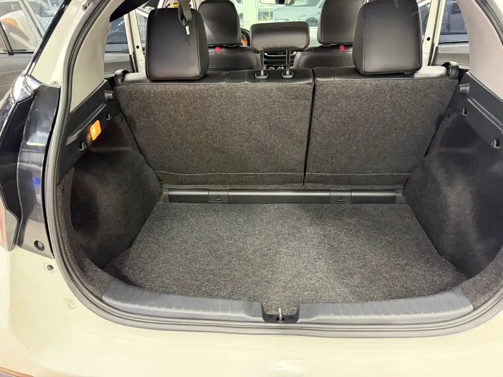 Toyota Yaris L 2023 — фото 16