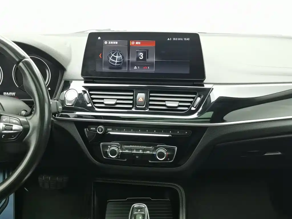 BMW 1 Series 2023 — фото 12
