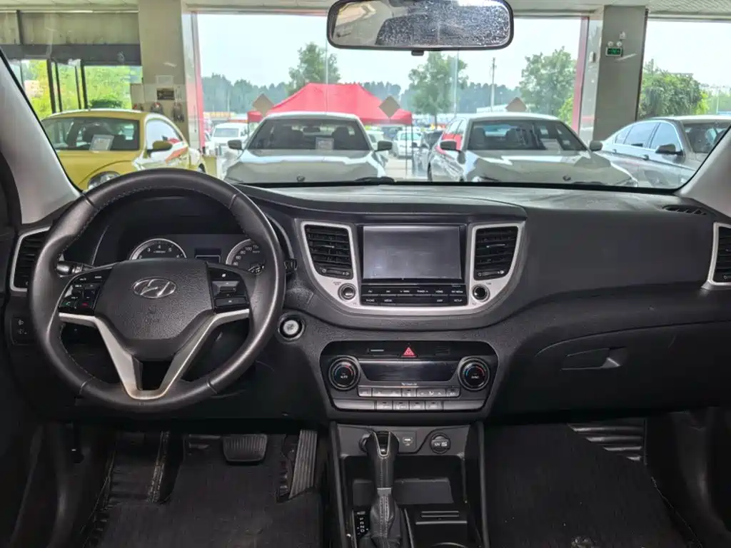 Hyundai Tucson 2017 — фото 8