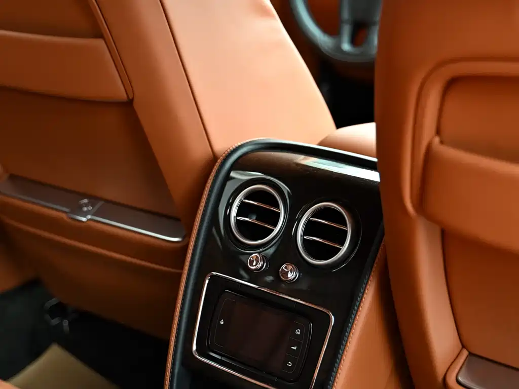 Bentley Flying Spur 2017 — фото 14