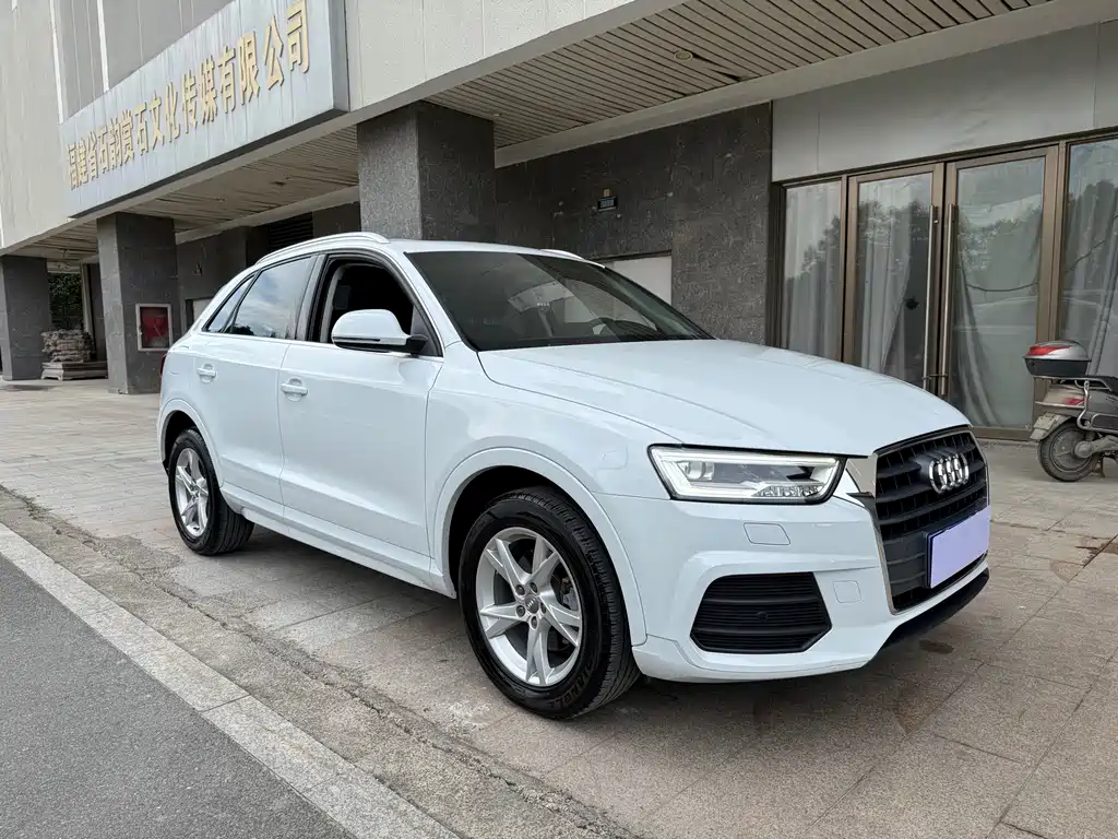 Audi Q3 2018 — фото 8