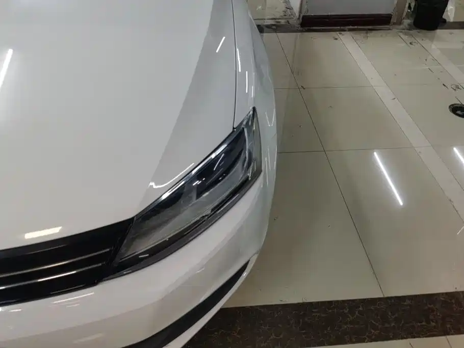 Volkswagen Sagitar 2015