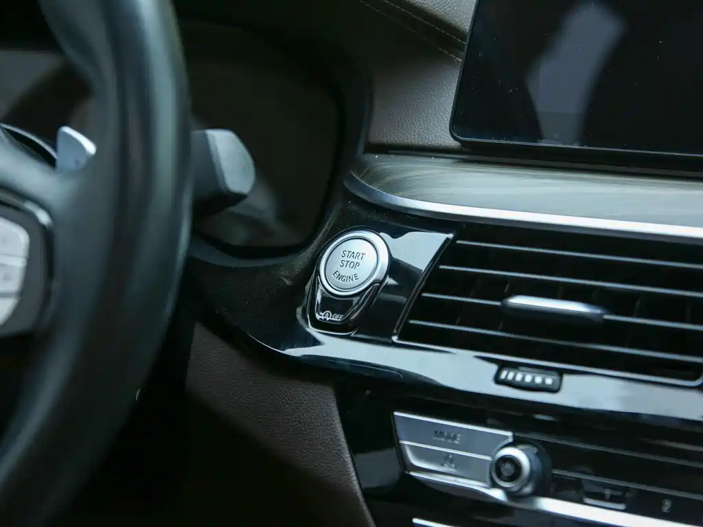BMW 5 Series 2020 — фото 15