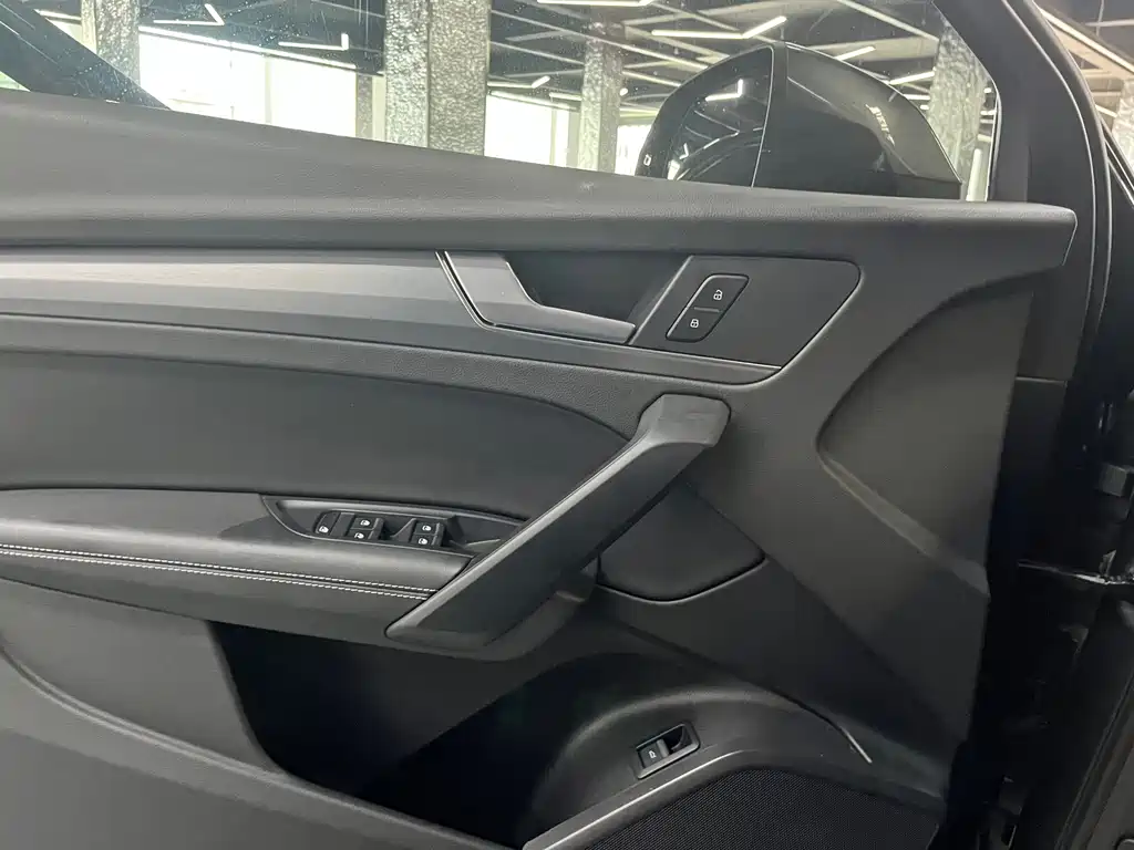 Audi Q5L 2023 — фото 13