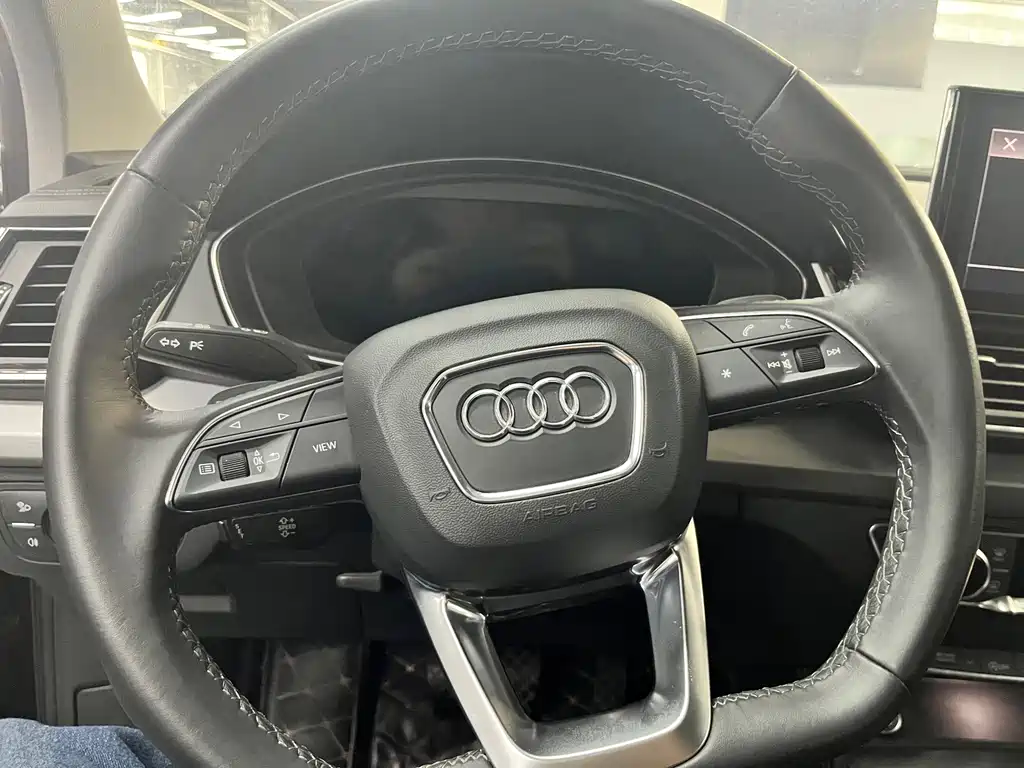 Audi Q5L 2023 — фото 11