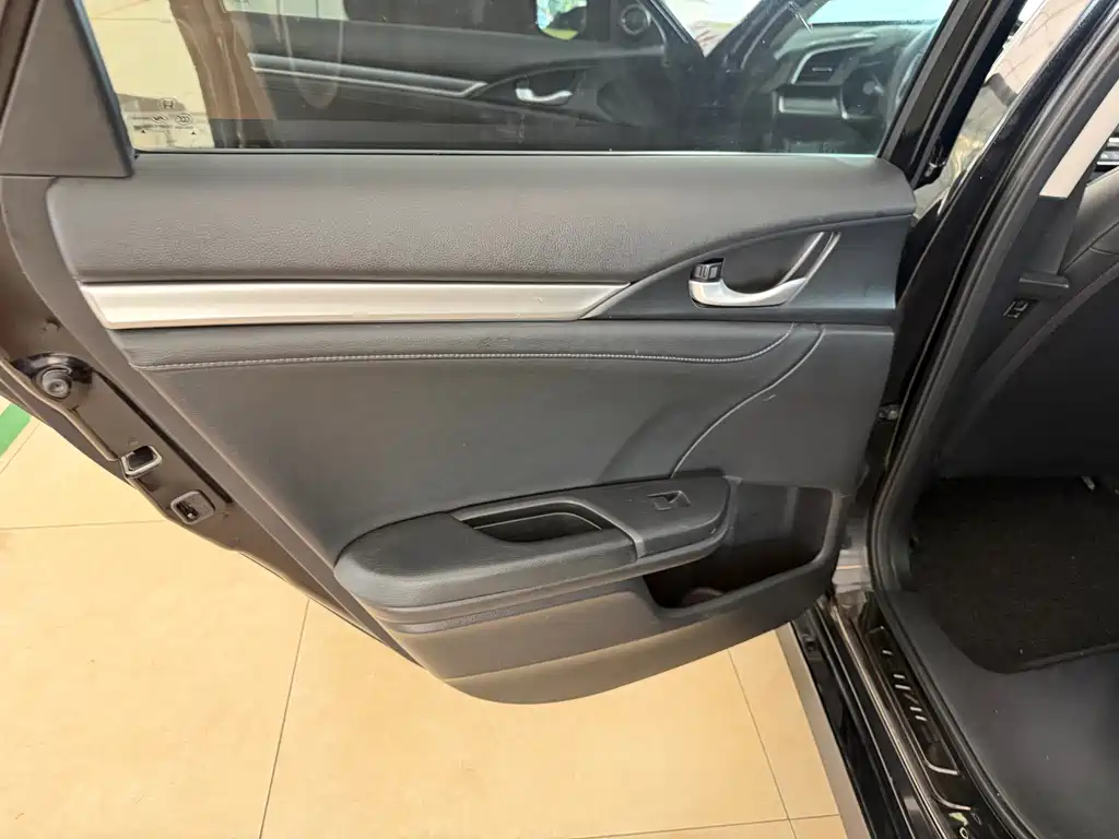 Honda Civic 2017 — фото 18