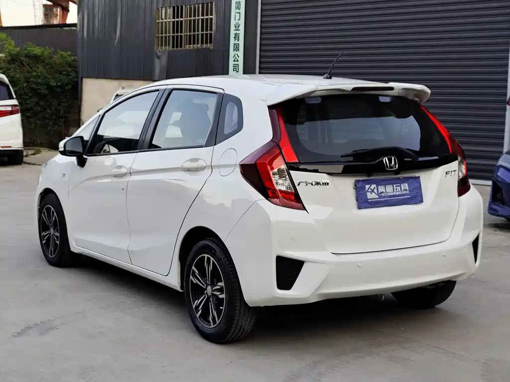 Honda Fit 2017 — фото 11