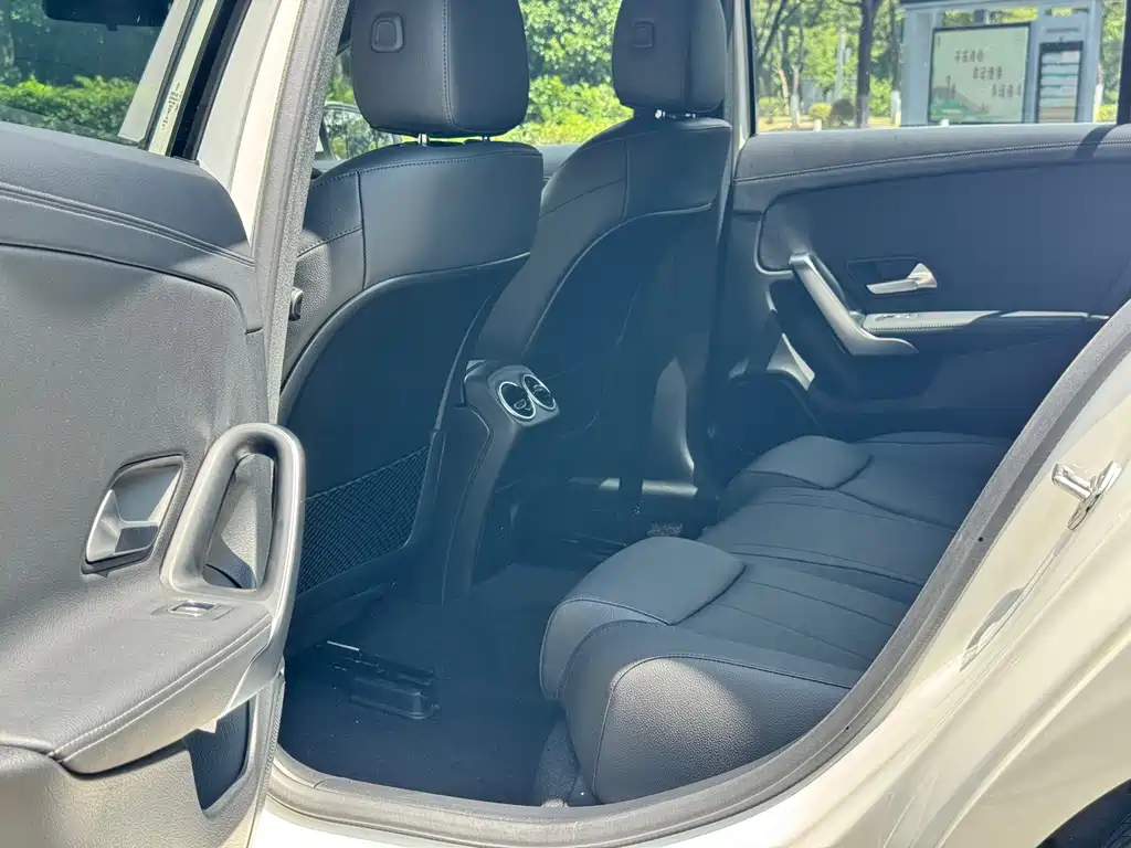 Mercedes-Benz A-Class 2023 — фото 11