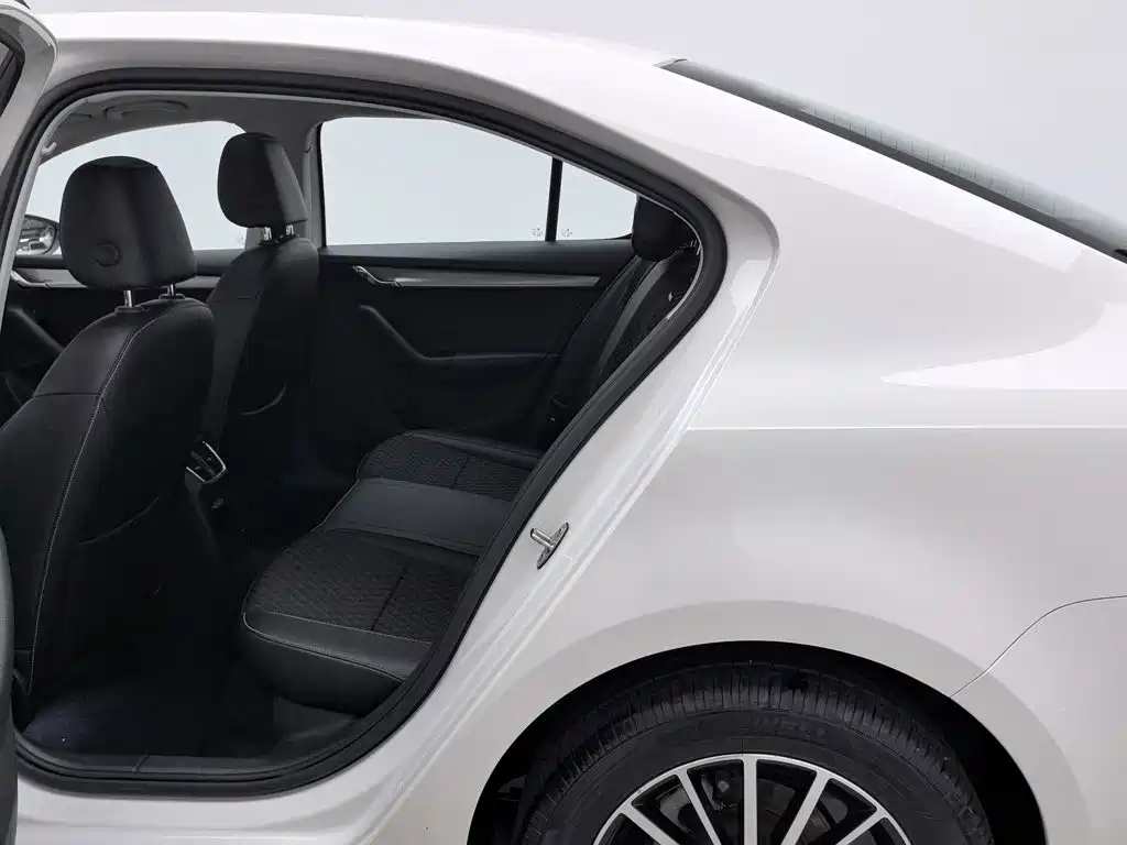 Skoda Octavia 2020 — фото 15
