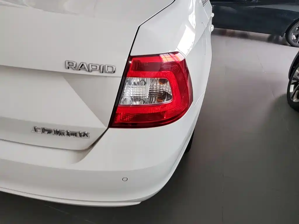 Skoda Rapid 2017 — фото 8