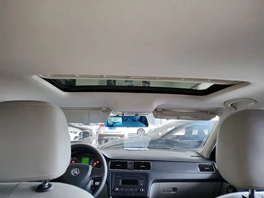 Skoda Rapid 2017 — фото 18