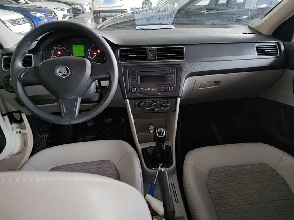 Skoda Rapid 2017 — фото 10