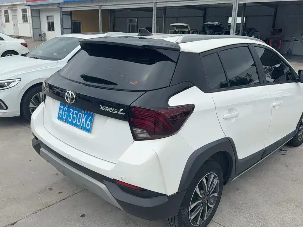 Toyota Yaris L 2022 — фото 8