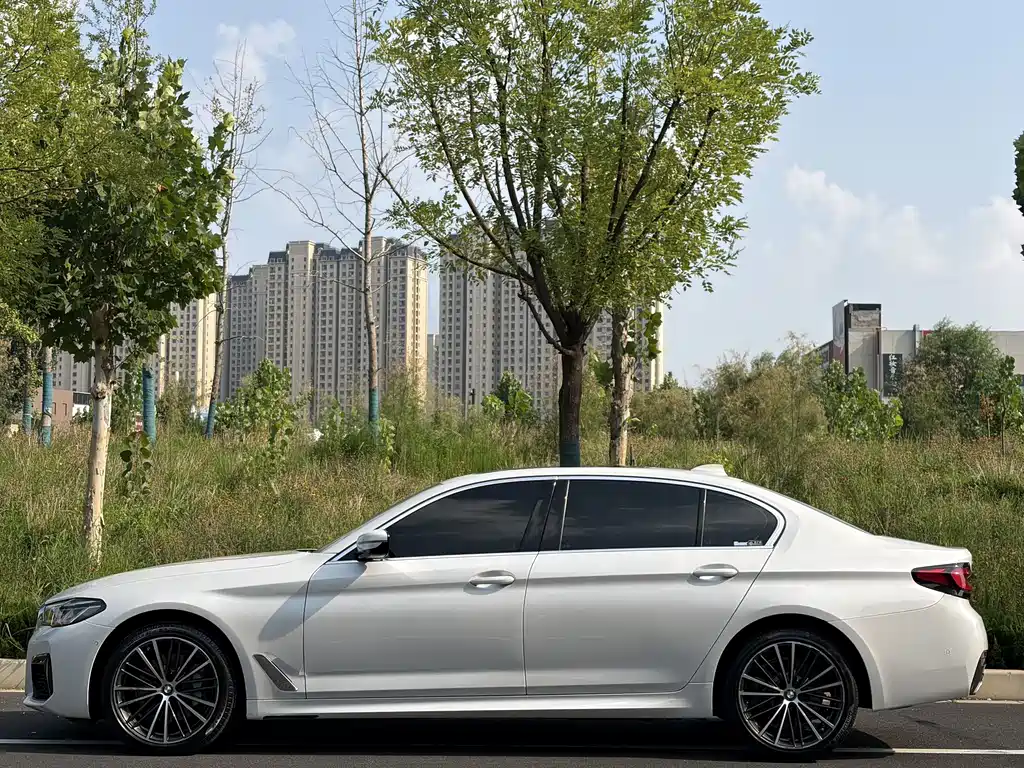 BMW 5 Series 2021 — фото 15
