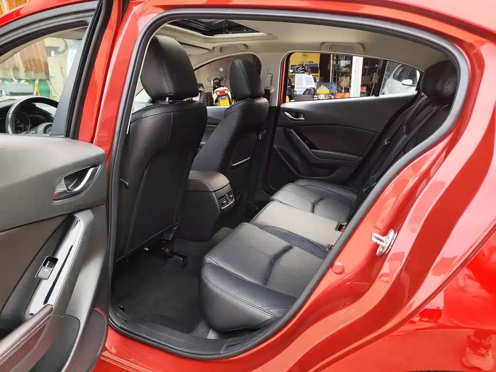Mazda 3 Angkesela 2018 — фото 11