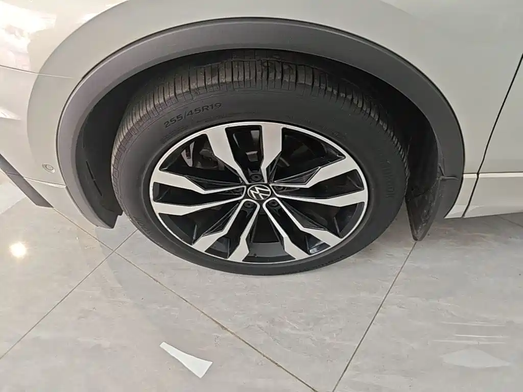 Volkswagen Tiguan L 2021 — фото 23
