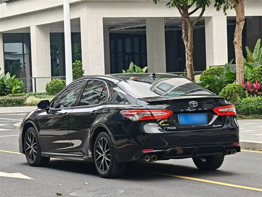 Toyota Camry 2023 — фото 16
