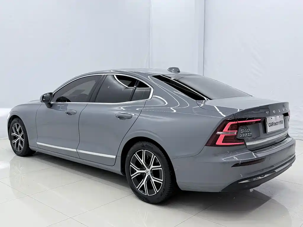 Volvo S60 2023 — фото 12