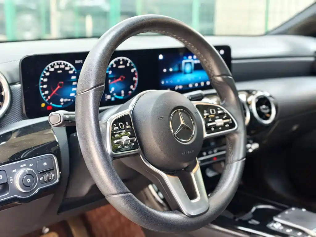 Mercedes-Benz A-Class 2020 — фото 10
