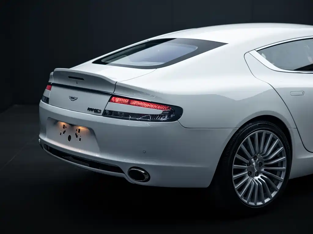 Aston Martin Rapide 2016 — фото 34