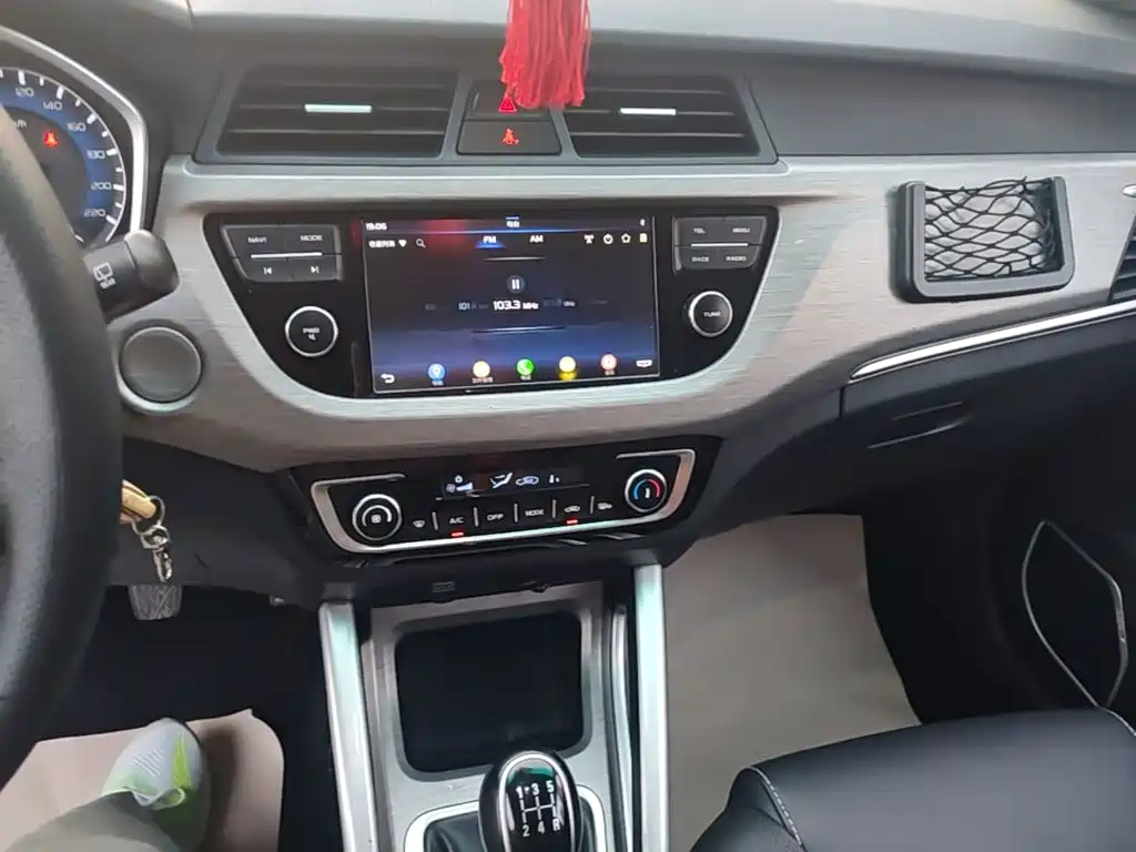Geely Vision X3 2018 — фото 13
