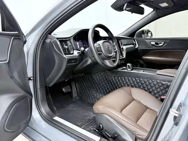 Volvo S60 2023