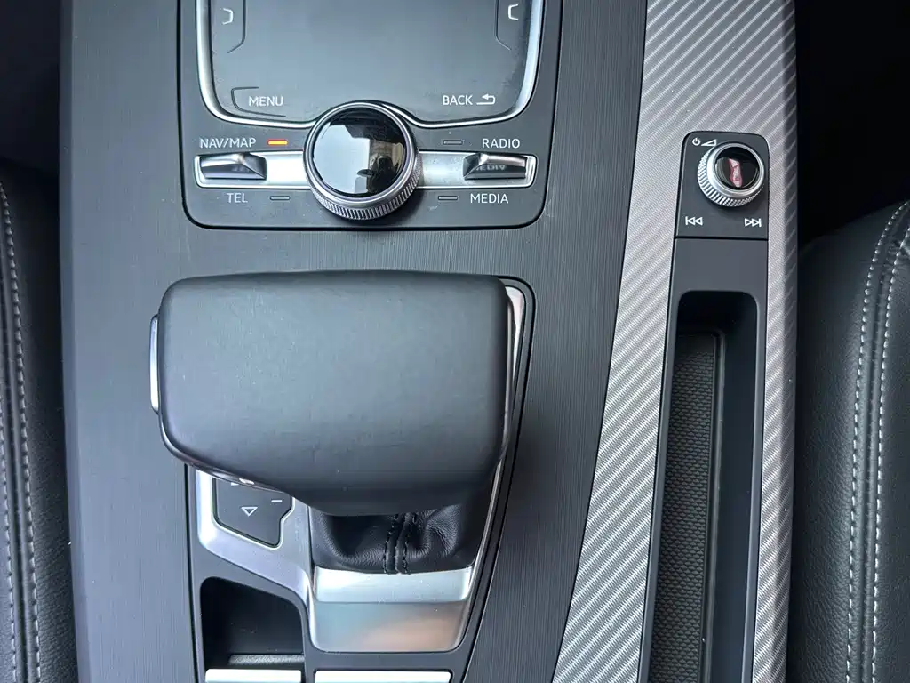 Audi Q5L 2020 — фото 13