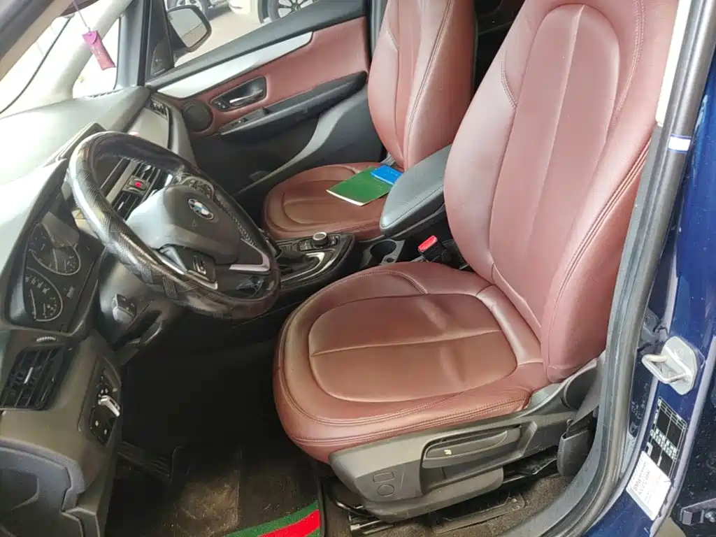 BMW 2 Series Station Wagon 2017 — фото 15