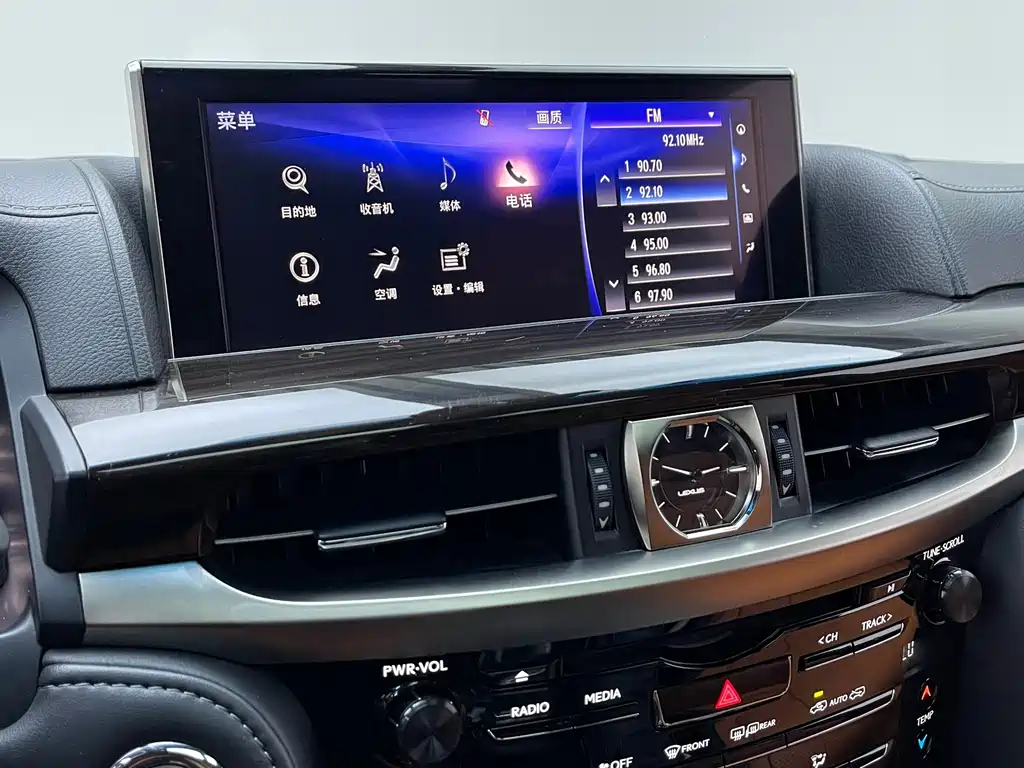 Lexus LX 2017 — фото 10
