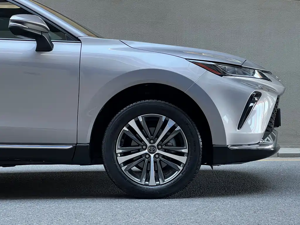 Toyota Venza 2022 — фото 15