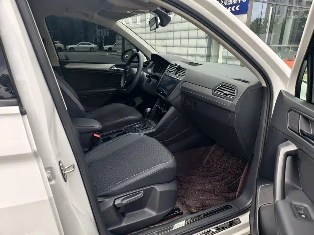 Volkswagen Tiguan L 2021 — фото 14