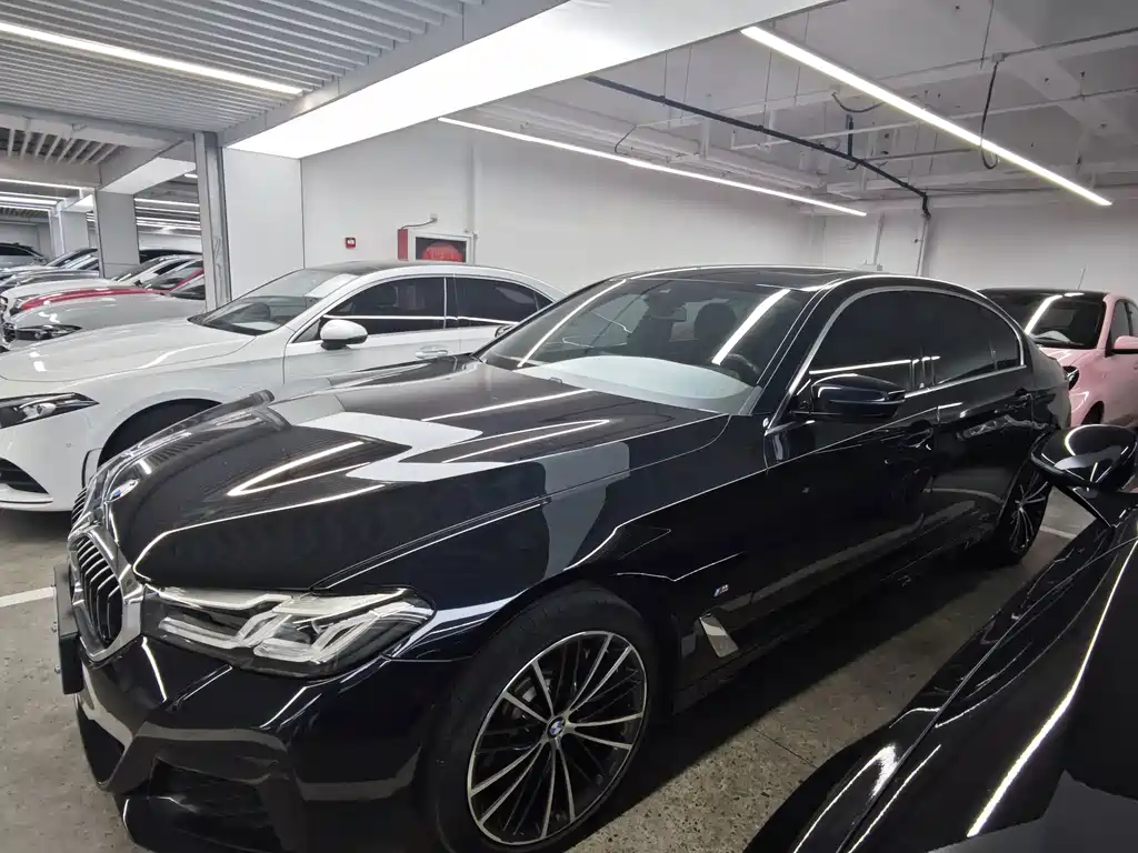 BMW 5 Series 2022 — фото 12