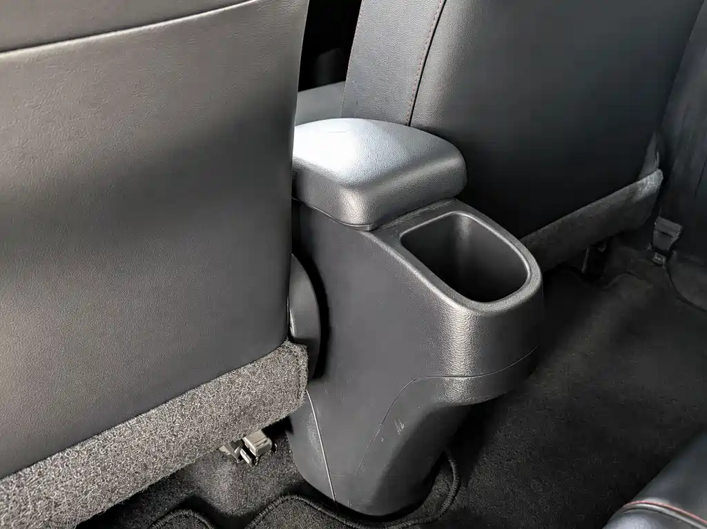 Toyota Yaris L 2022 — фото 15