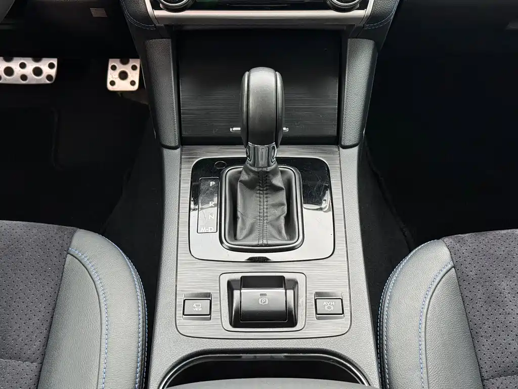 Subaru Legacy 2021 — фото 12