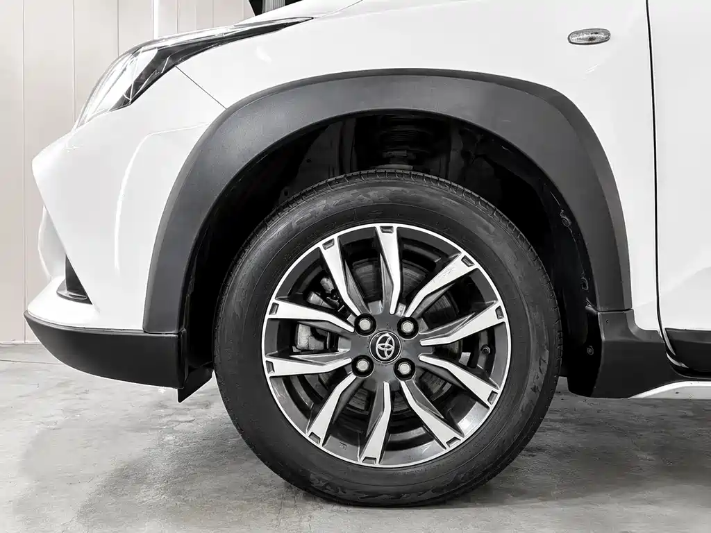 Toyota Yaris L 2022 — фото 21