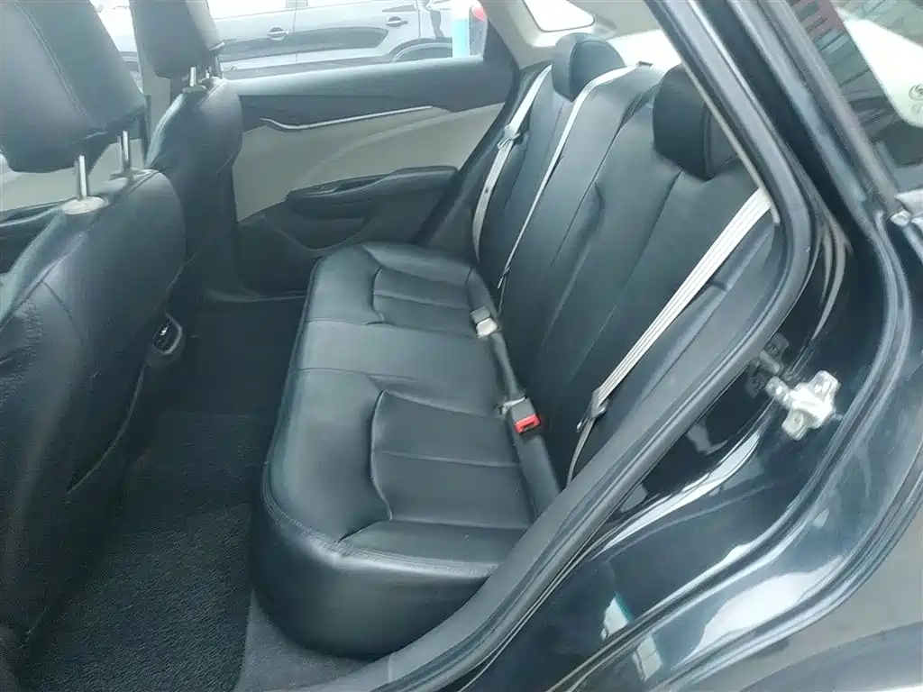 Buick Excelle 2015 — фото 17