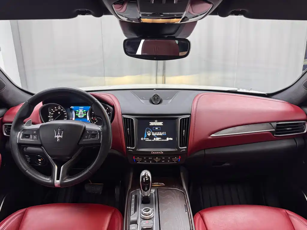 Maserati Levante 2018 — фото 18