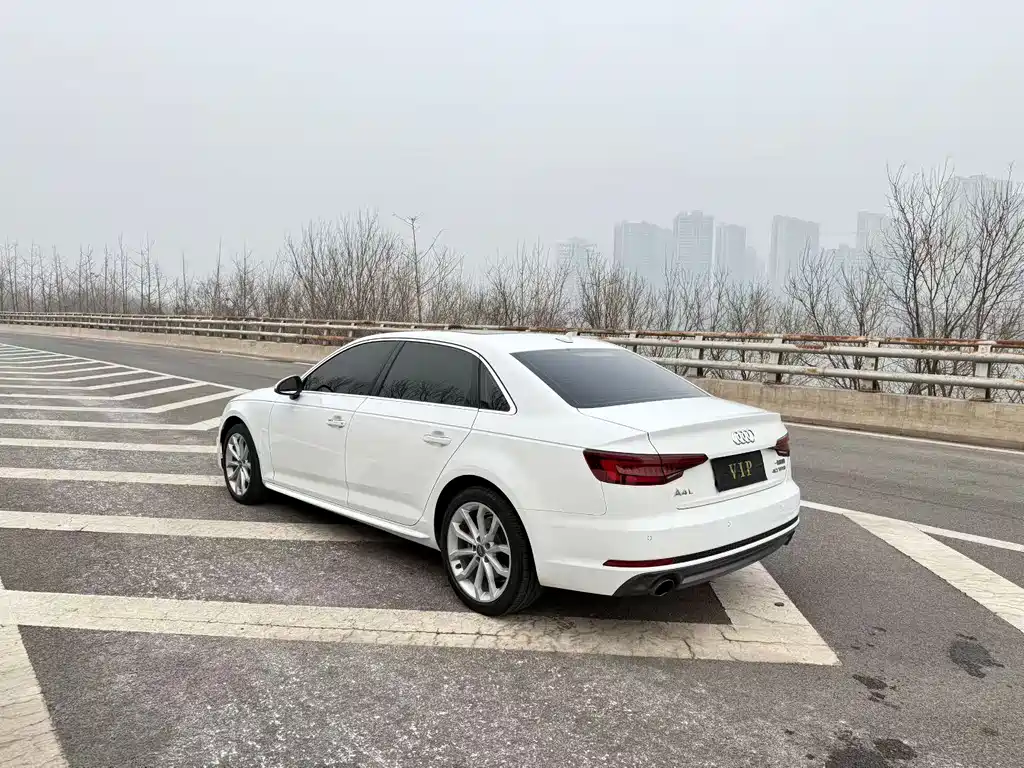 Audi A4L 2018