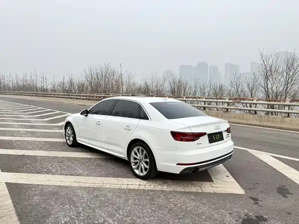 Audi A4L 2018