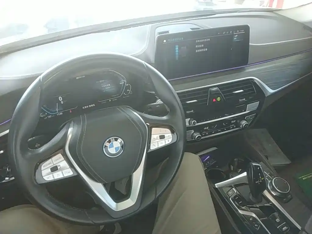 BMW 5 Series New Energy 2022 — фото 10