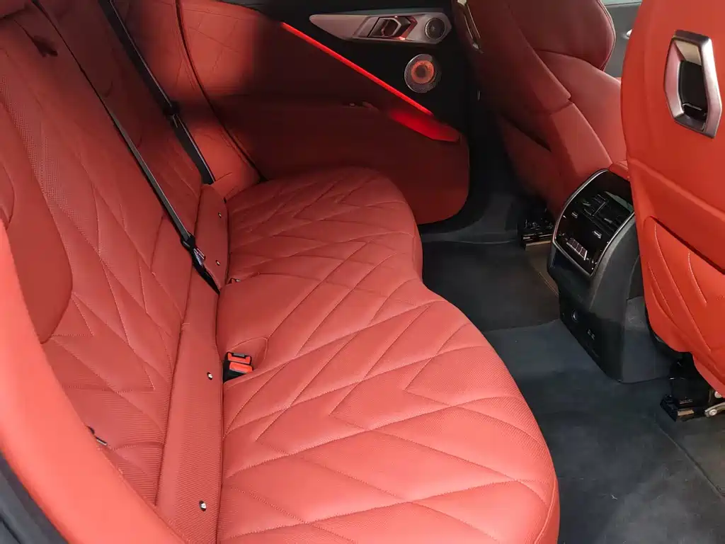 BMW XM 2024 — фото 10