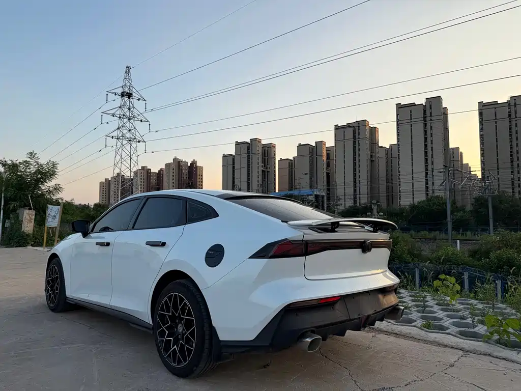 Changan UNI-V Smart Electric Idd 2023 — фото 16