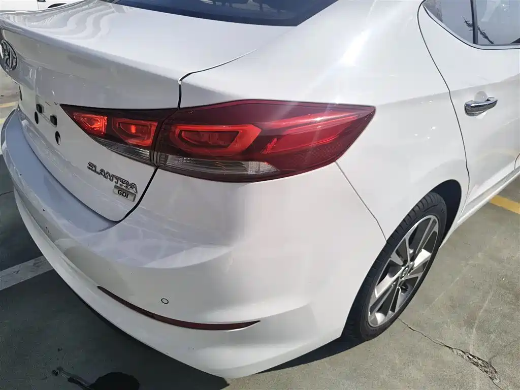 Hyundai Elantra 2017 — фото 24