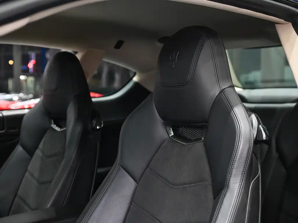 Maserati GranTurismo 2017 — фото 15