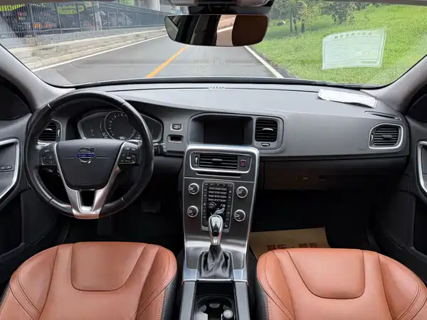 Volvo V60 2016
