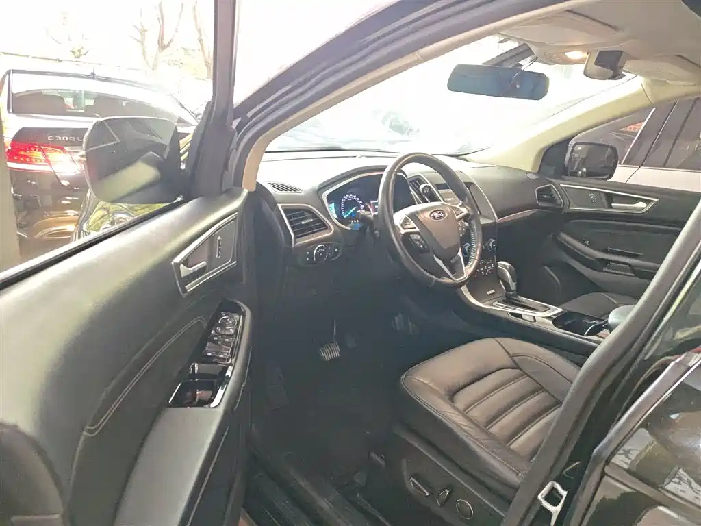 Ford Edge 2016 — фото 12