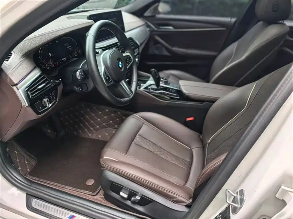 BMW 5 Series 2020 — фото 16